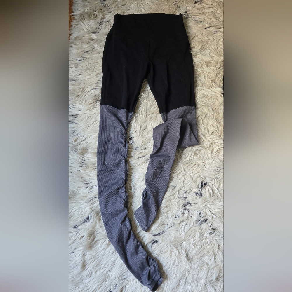 Alo Yoga Black & Grey Goddess "Leg Warmer" Syyle Yoga Leggings sz M